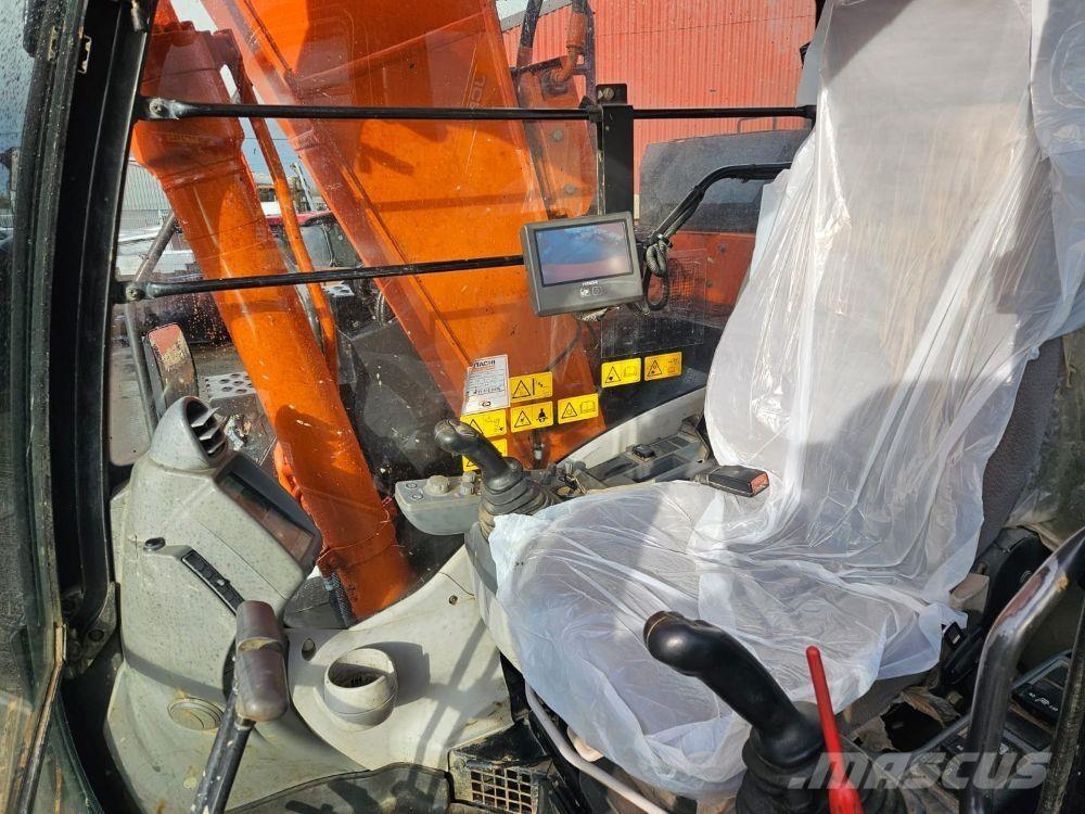 Hitachi ZX135 Bageri guseničari