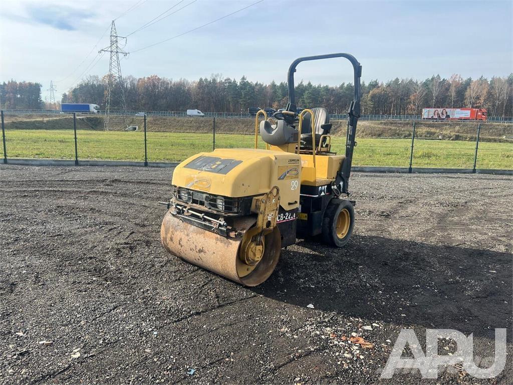 CAT CB-225E Valjci sa duplim bubnjem