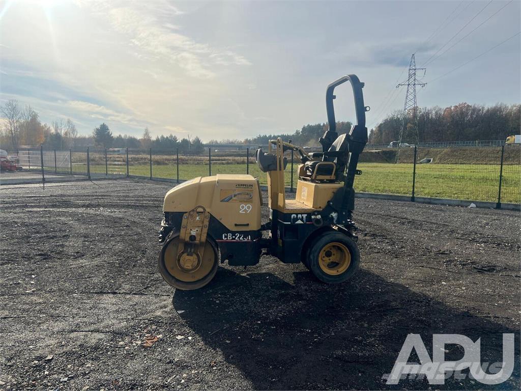 CAT CB-225E Valjci sa duplim bubnjem