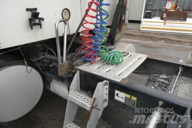 Mack CXU613 Tegljači