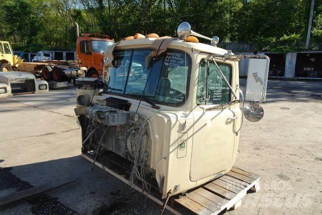 Mack RD690S Kabine i unutrašnjost