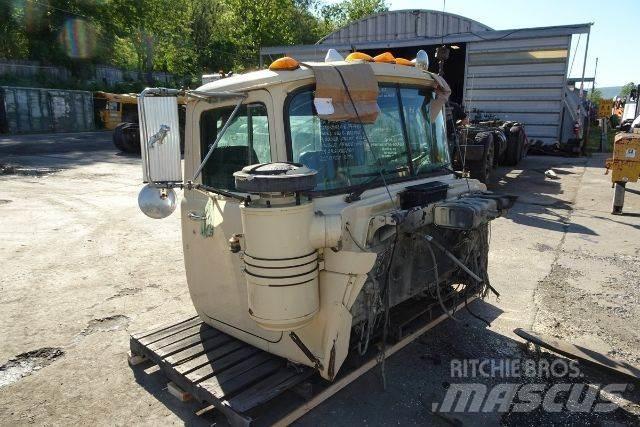 Mack RD690S Kabine i unutrašnjost