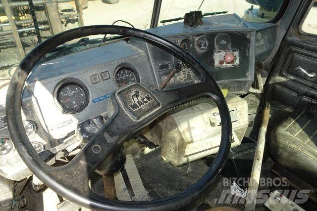 Mack RD690S Kabine i unutrašnjost