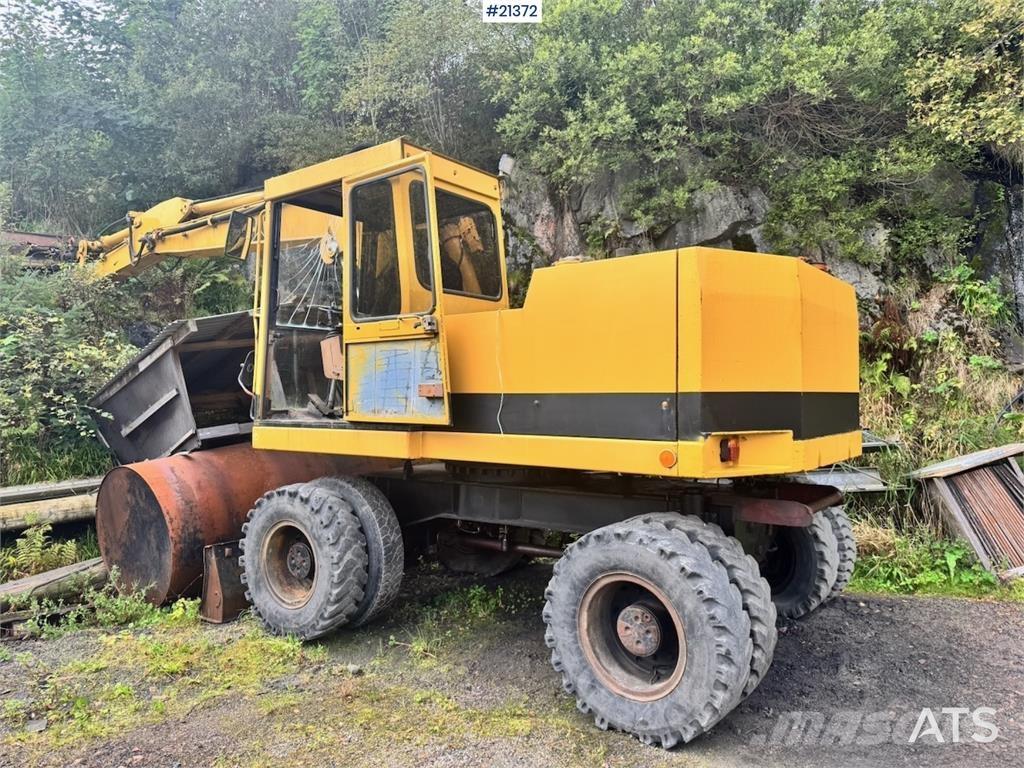 CAT 212B Bageri točkaši