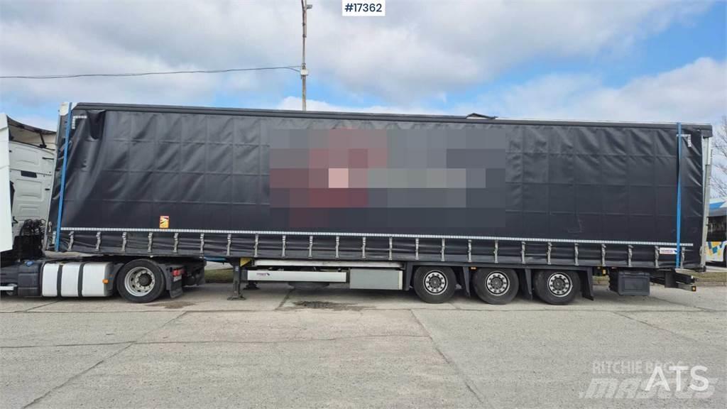 Schmitz Cargobull Poluprikolice sa ciradom