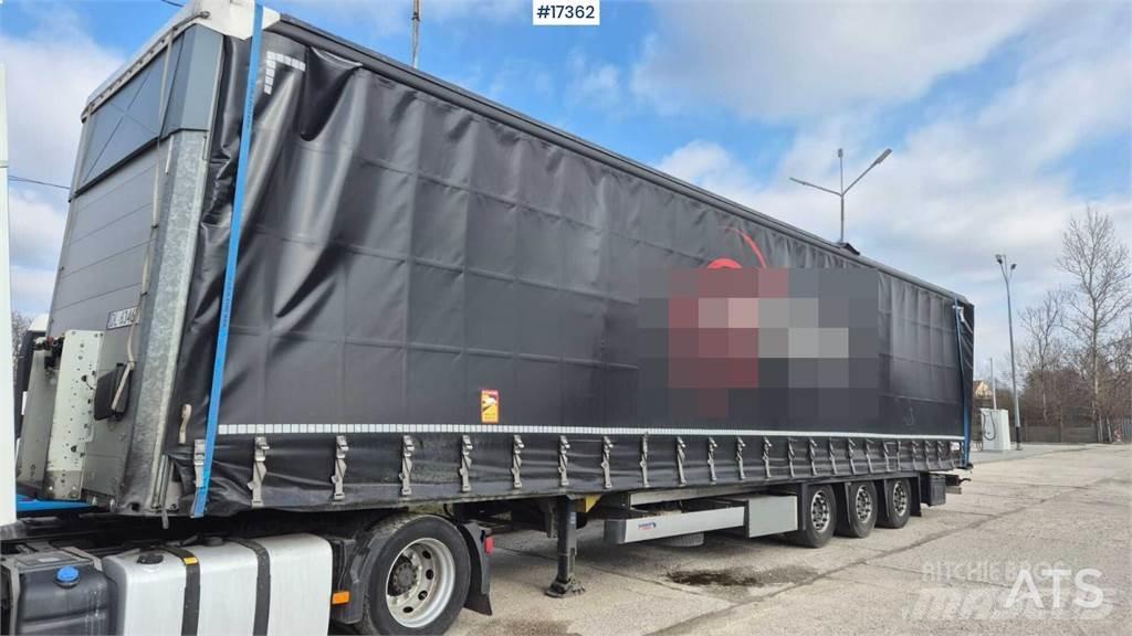 Schmitz Cargobull Poluprikolice sa ciradom
