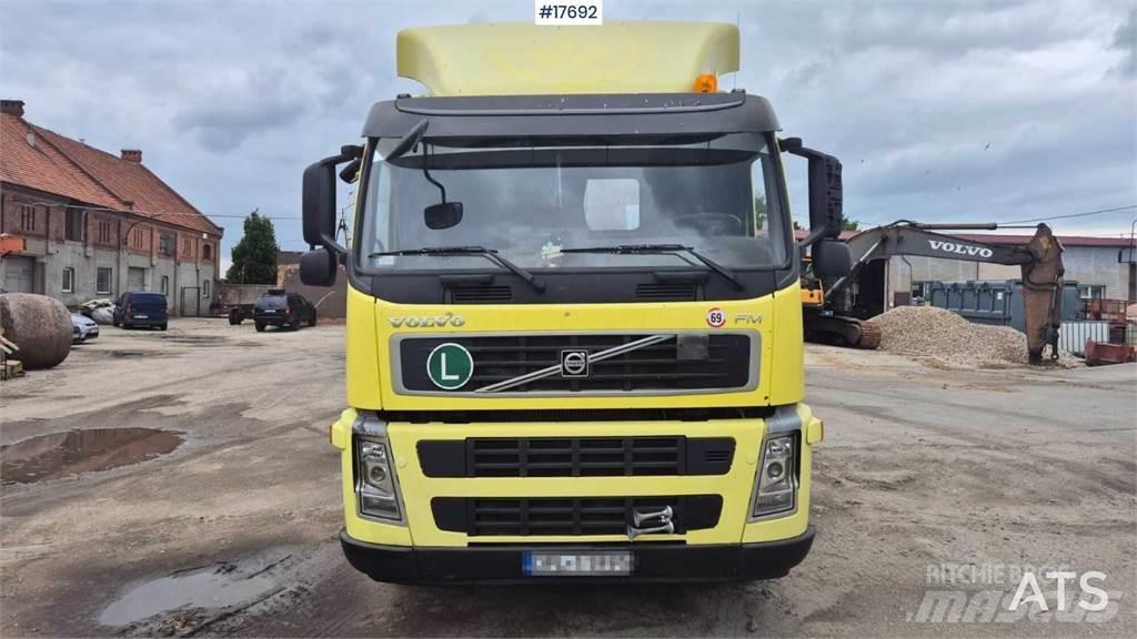 Volvo FM 440 Rol kiper kamioni sa kukom za podizanje tereta