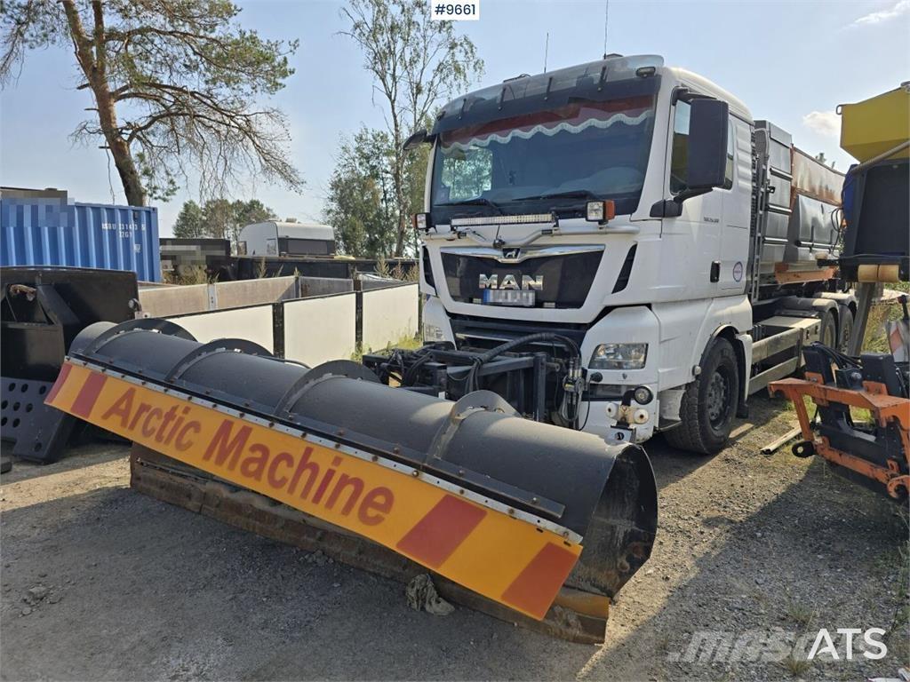 MAN TGX 25.500 Rol kiper kamioni sa kukom za podizanje tereta