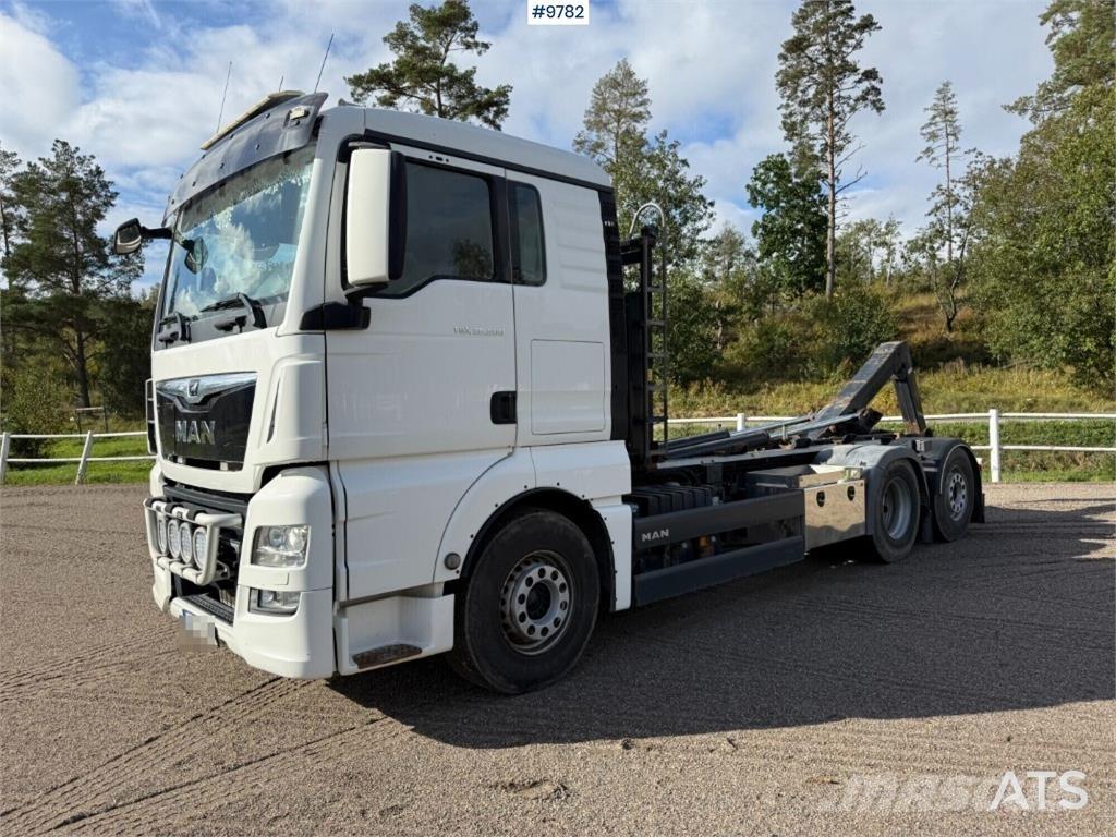 MAN TGX 26.500 6X2 Rol kiper kamioni sa kukom za podizanje tereta