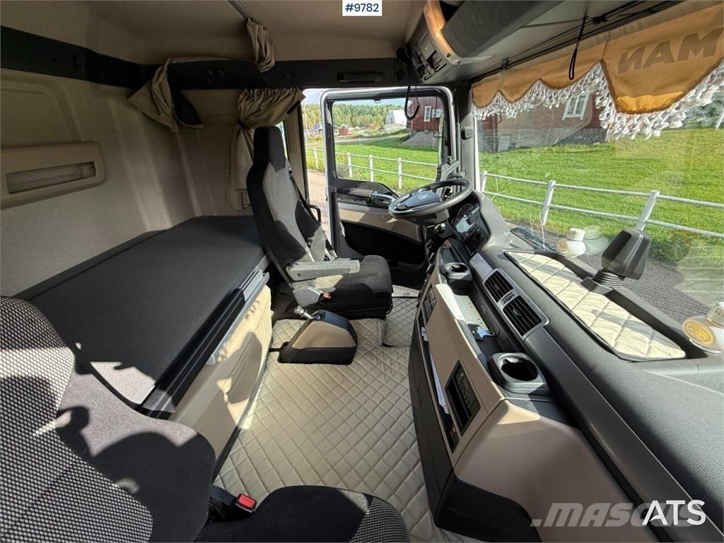 MAN TGX 26.500 6X2 Rol kiper kamioni sa kukom za podizanje tereta
