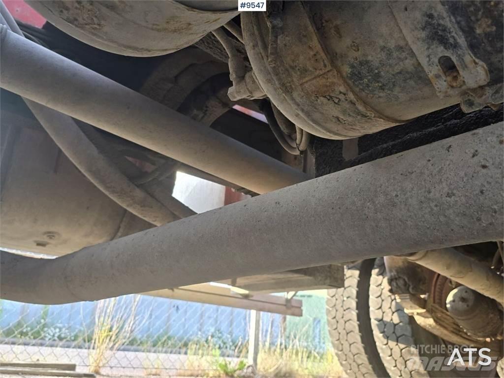 Scania P124 Rol kiper kamioni sa kukom za podizanje tereta