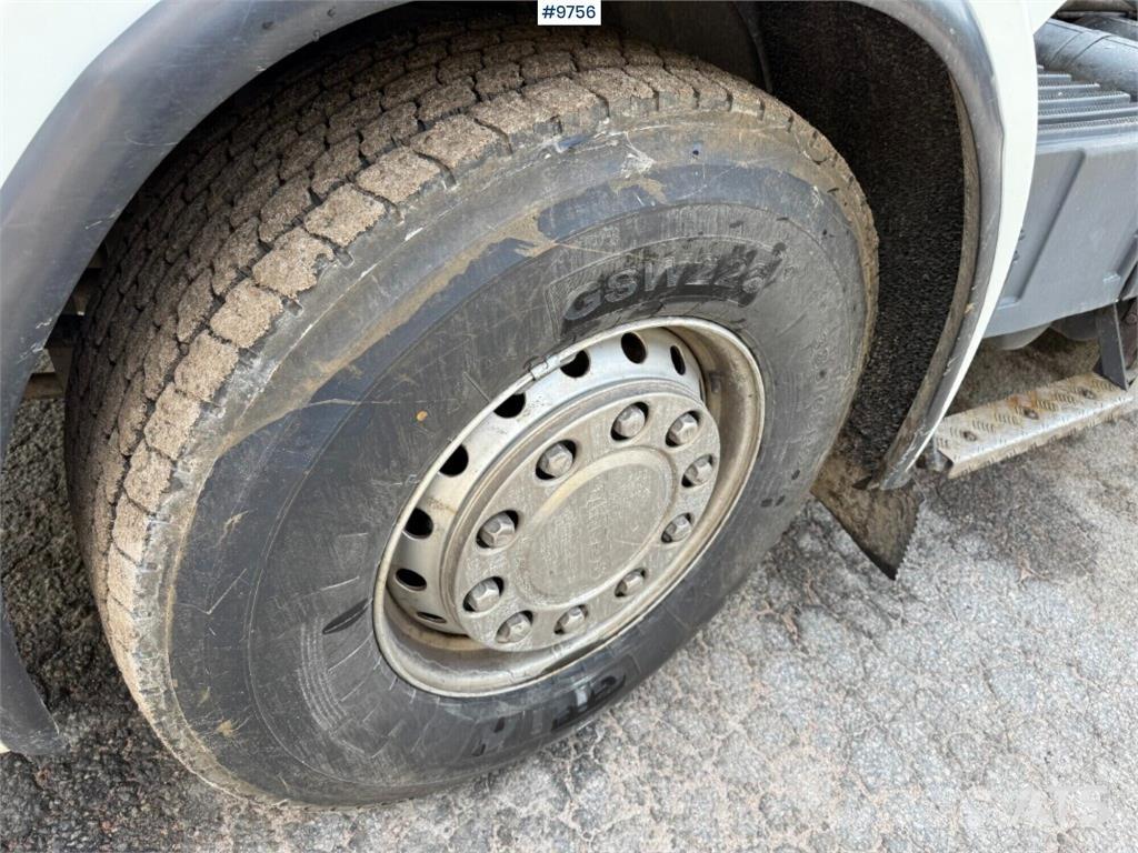 Scania R560 8X4 Rol kiper kamioni sa kukom za podizanje tereta