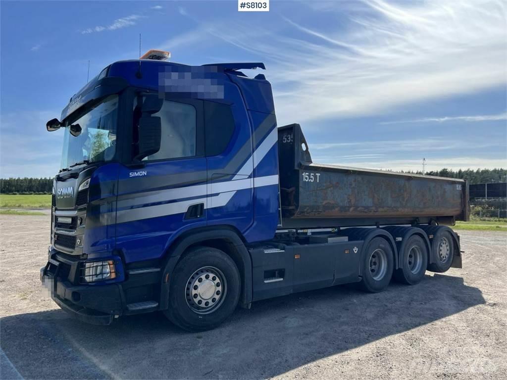 Scania R580 Rol kiper kamioni sa kukom za podizanje tereta