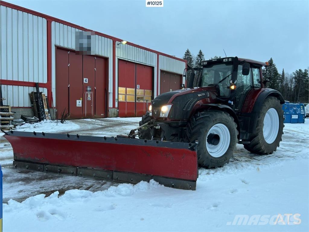 Valtra T213 Traktori