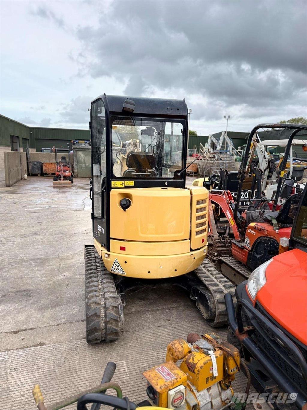CAT 302.7 DCR Mini bageri < 7t