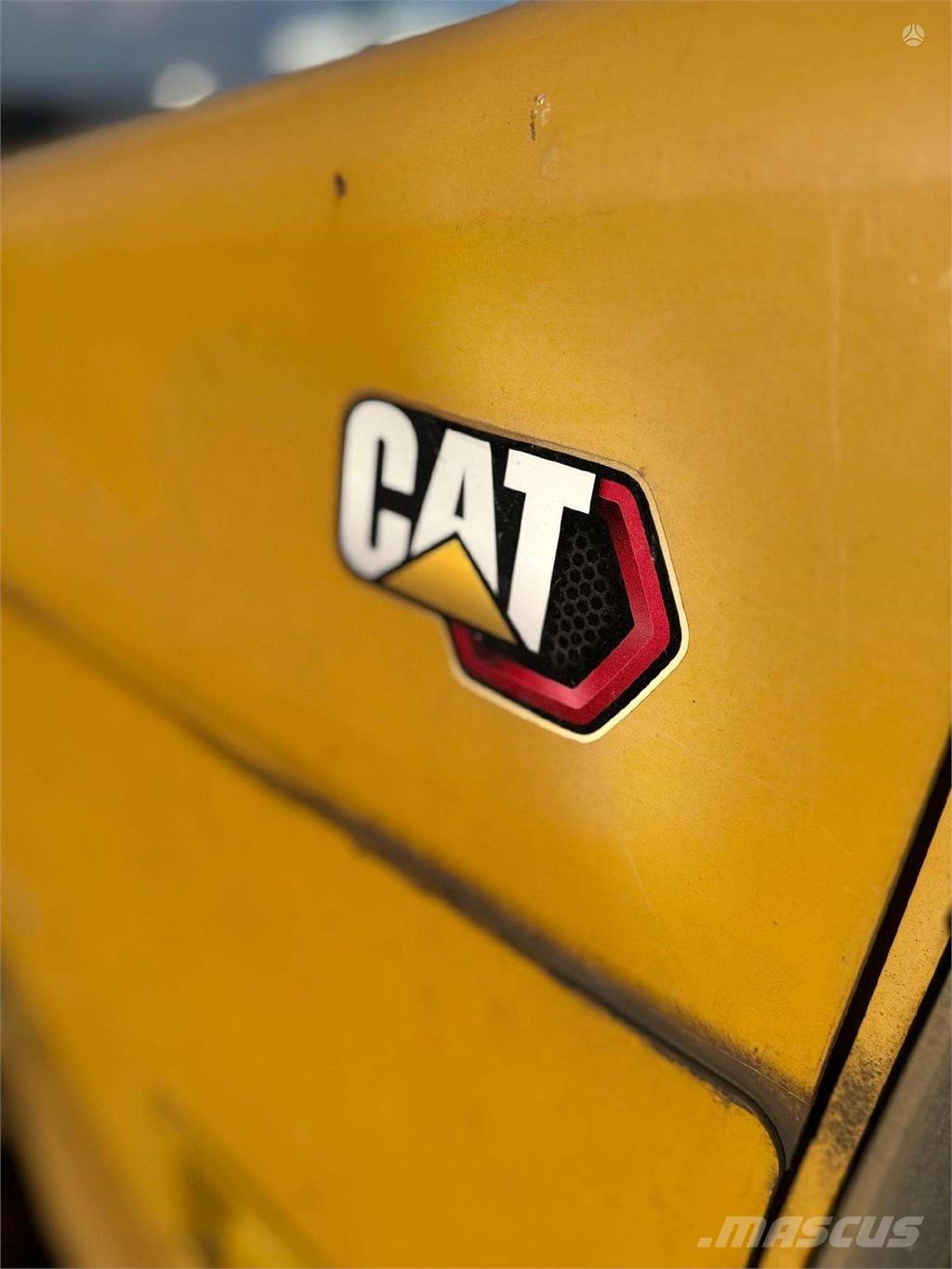 CAT D5 K Buldožeri guseničari