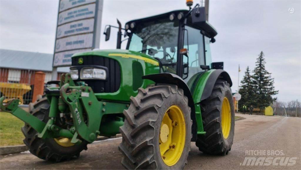 John Deere 5820 Traktori