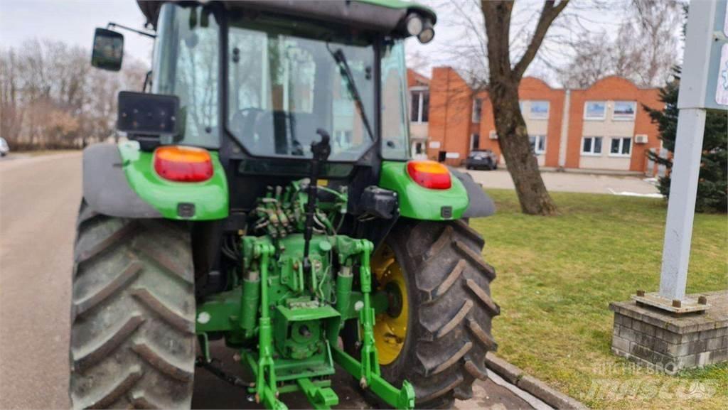 John Deere 5820 Traktori