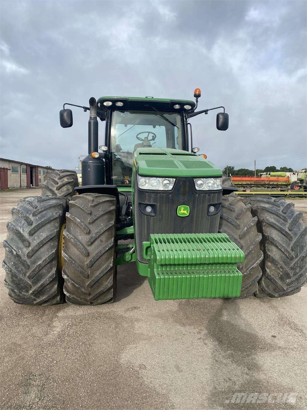 John Deere 8335R Traktori