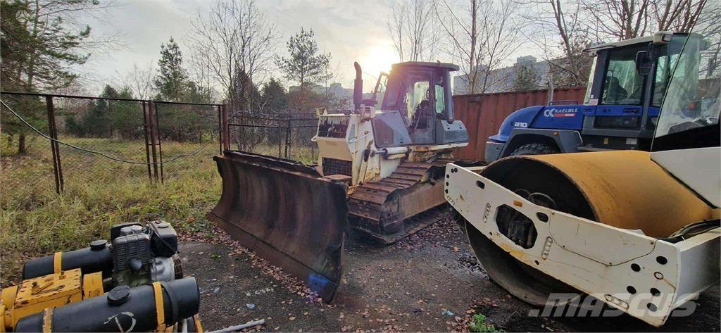 Komatsu D61PX-12 Buldožeri guseničari