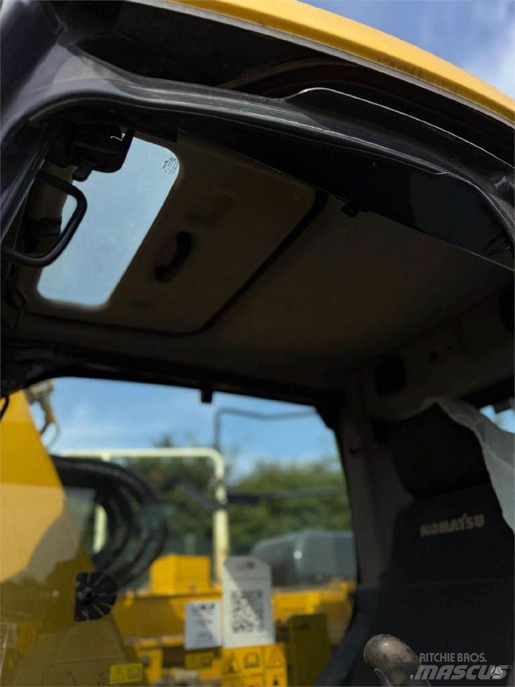 Komatsu PC138US Bageri guseničari