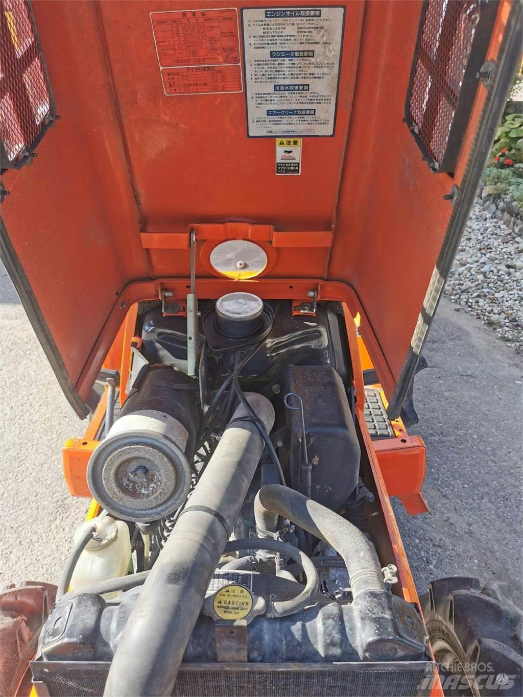 Kubota GT3 Traktori