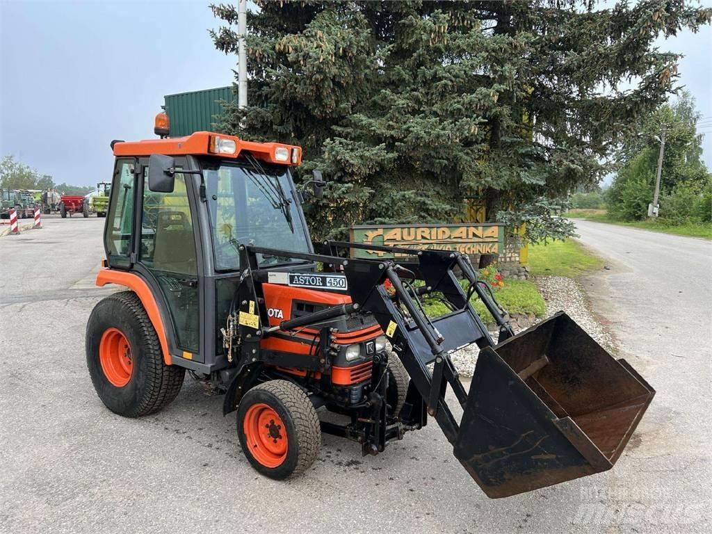 Kubota ST-30 Traktori