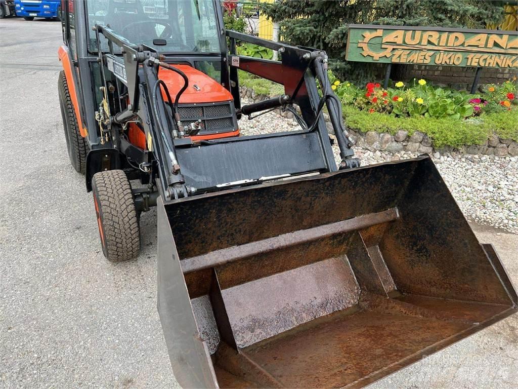 Kubota ST-30 Traktori