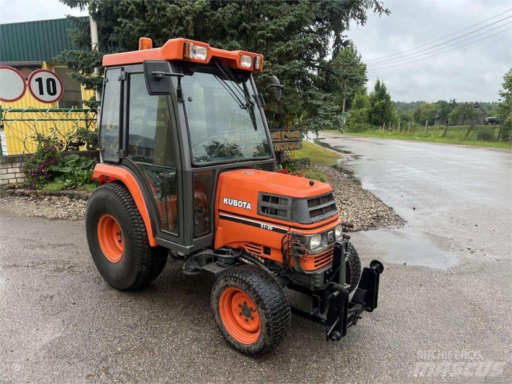 Kubota ST-30 Traktori