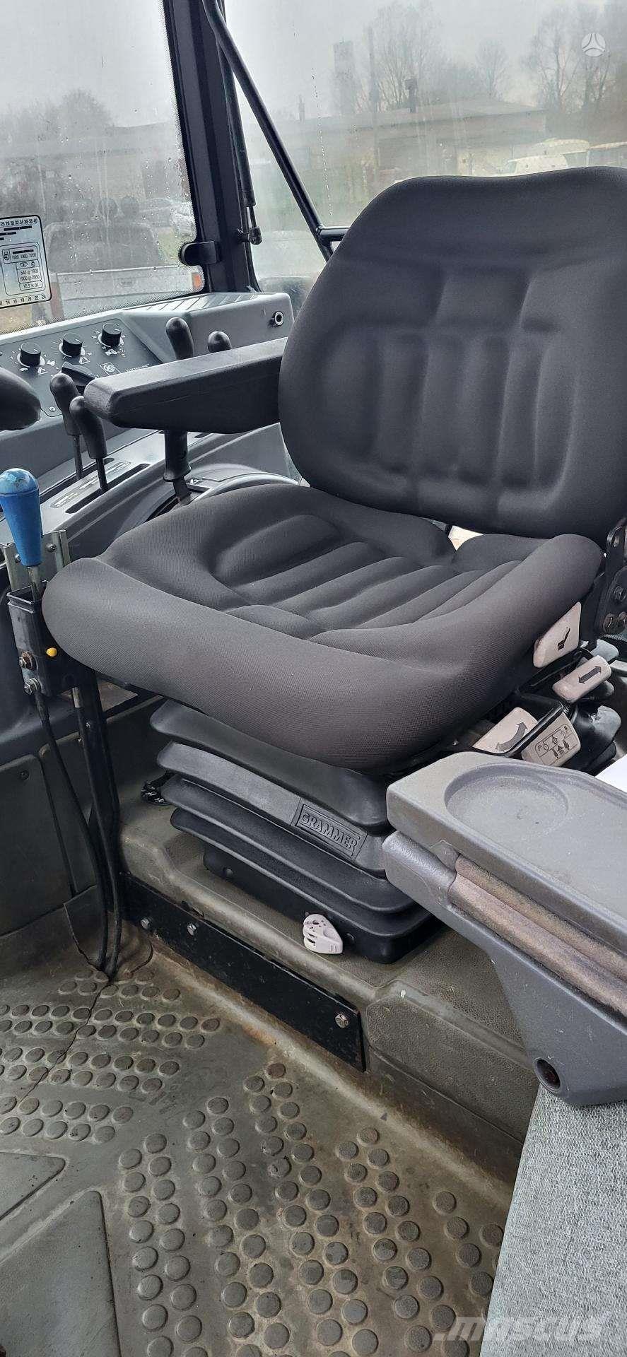 New Holland 7740 Traktori