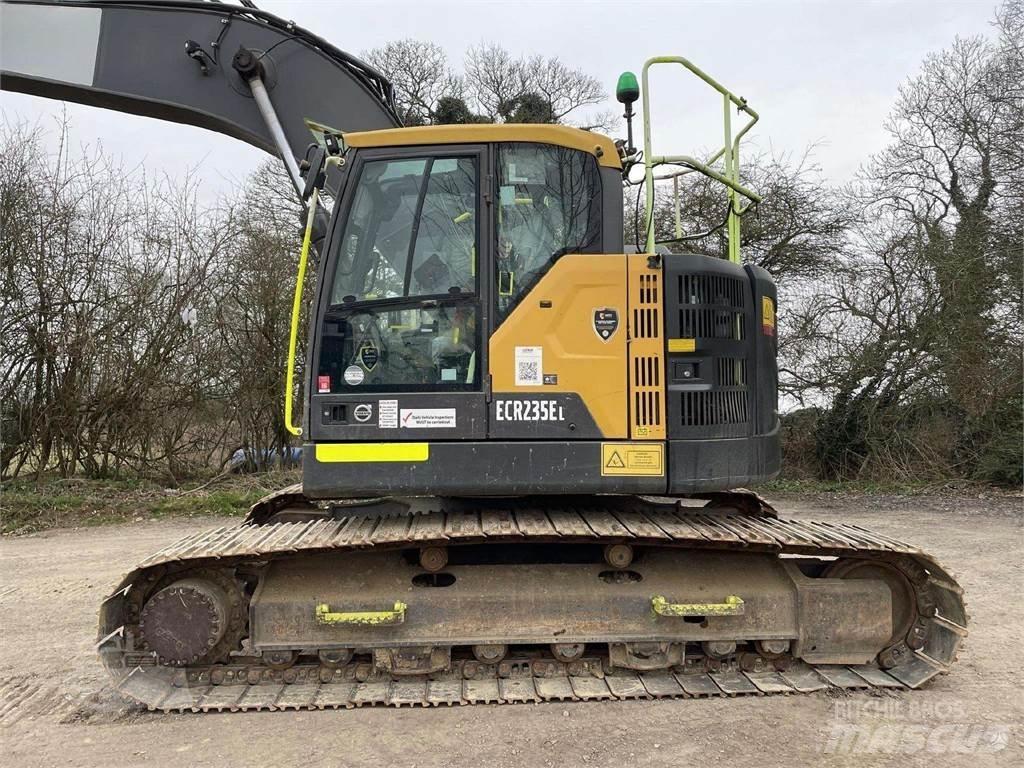 Volvo ECR235EL Bageri guseničari