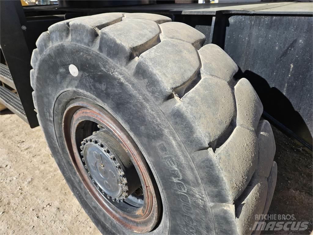 CAT M325D LMH Polovni specijalni bageri