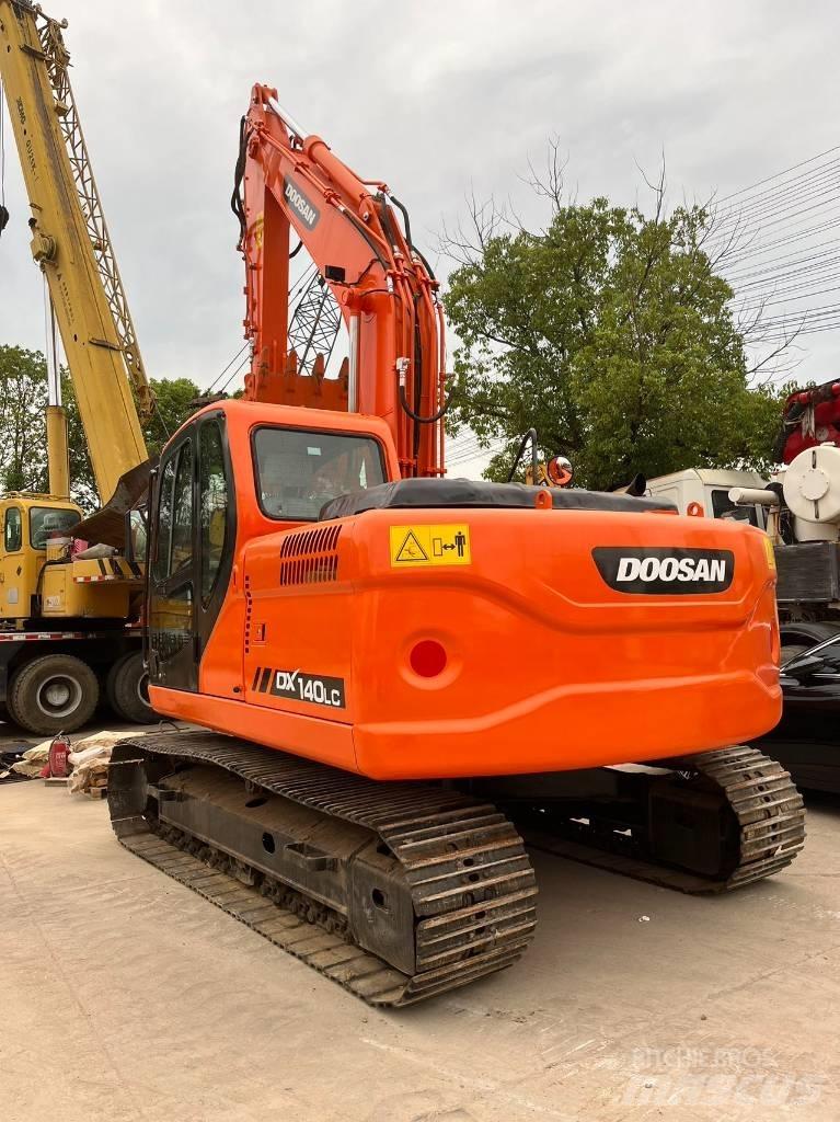 Doosan DX 140 LC Bageri guseničari
