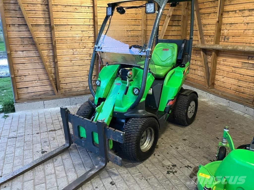 Avant 225 Skid steer mini utovarivači