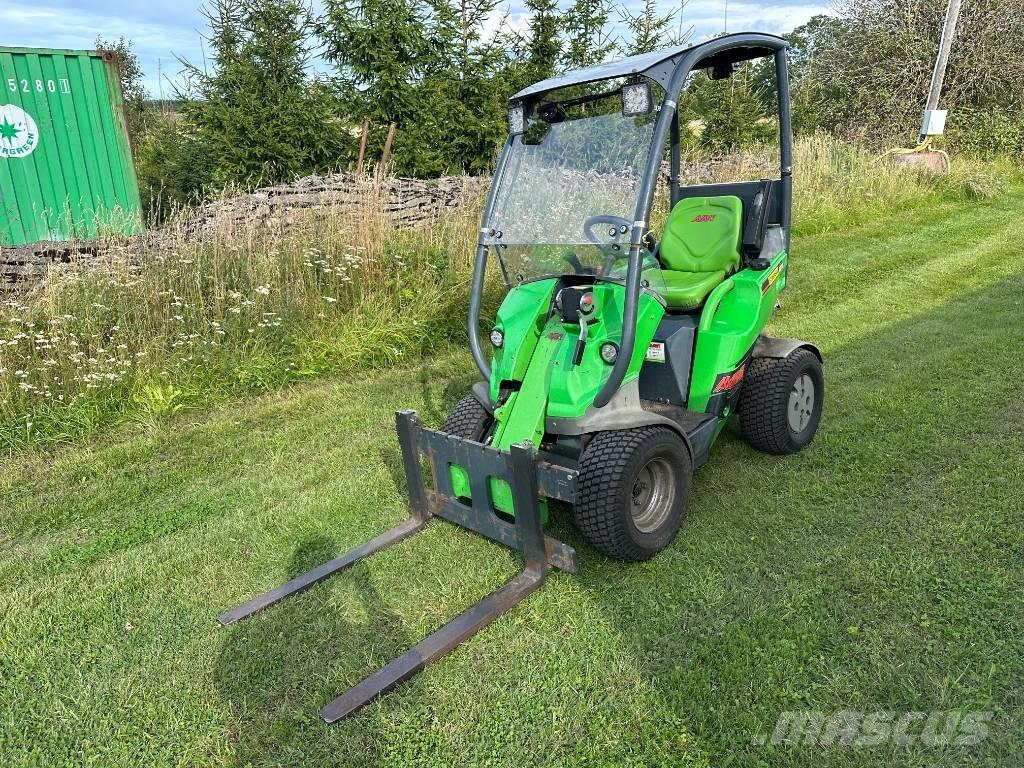 Avant 225 Skid steer mini utovarivači