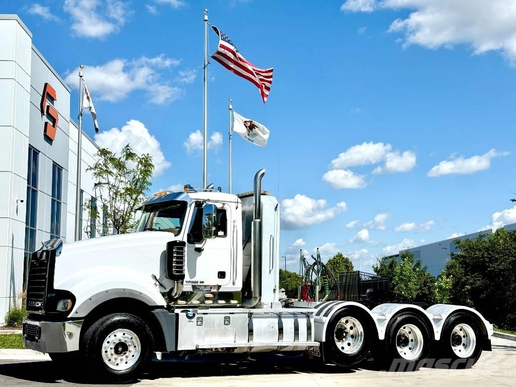 Mack Titan TD 713 Tegljači