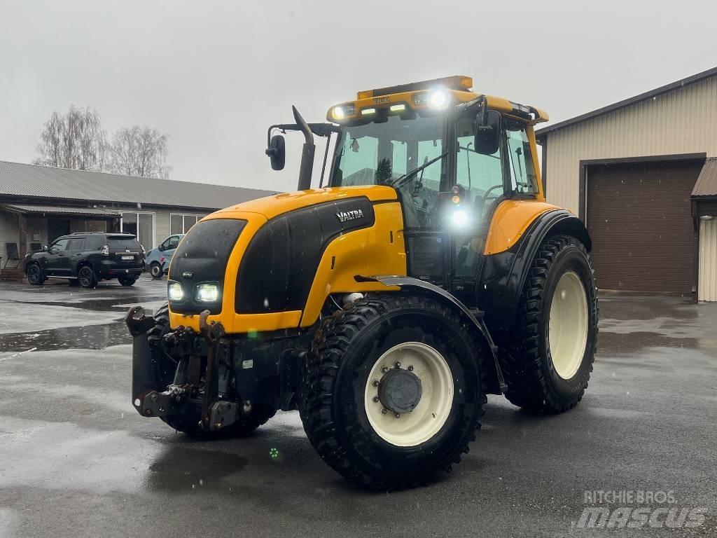 Valtra M 150-4 Traktori