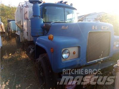 Mack R 600 Kiperi kamioni