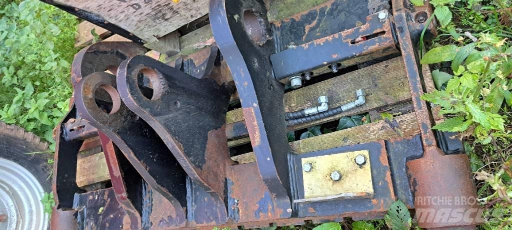 JCB TM320 PIN CONE Ostala oprema za utovarivače i kopače
