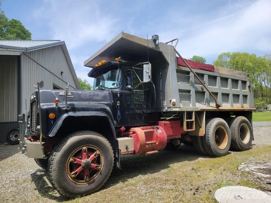 Mack RD 690 SX Kiperi kamioni