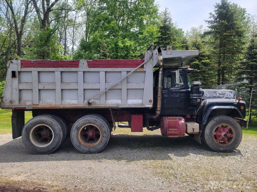 Mack RD 690 SX Kiperi kamioni