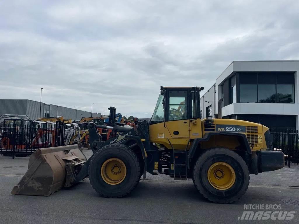 Komatsu WA250 Utovarivači na točkove