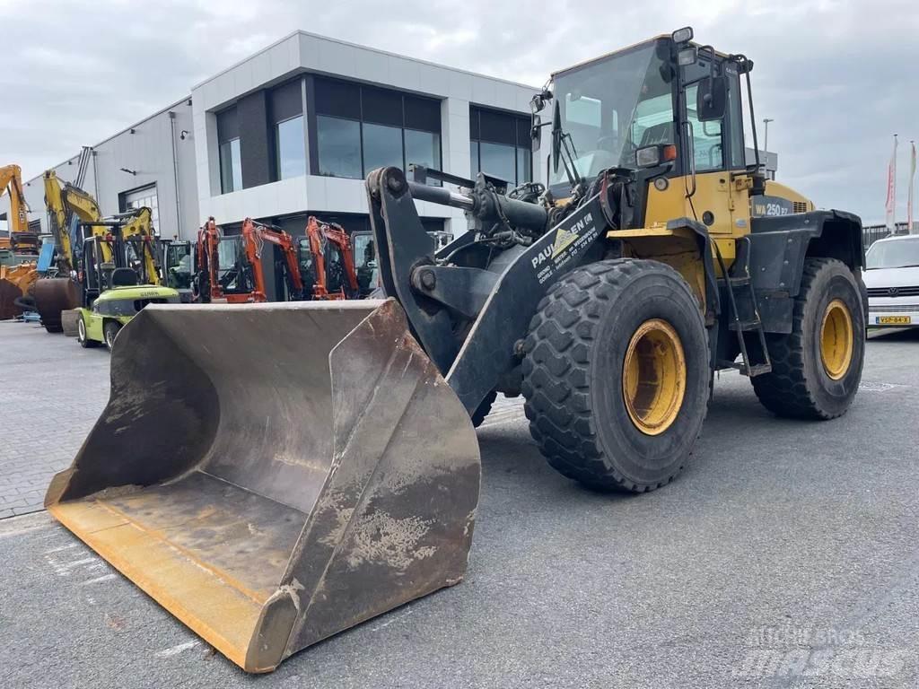 Komatsu WA250 Utovarivači na točkove