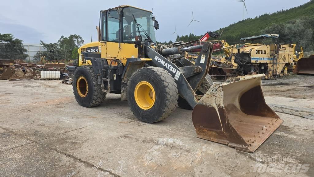 Komatsu WA 250 Utovarivači na točkove