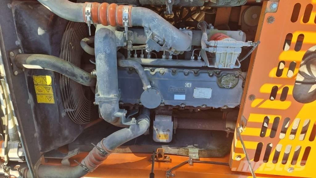 Doosan DX 225 Bageri guseničari
