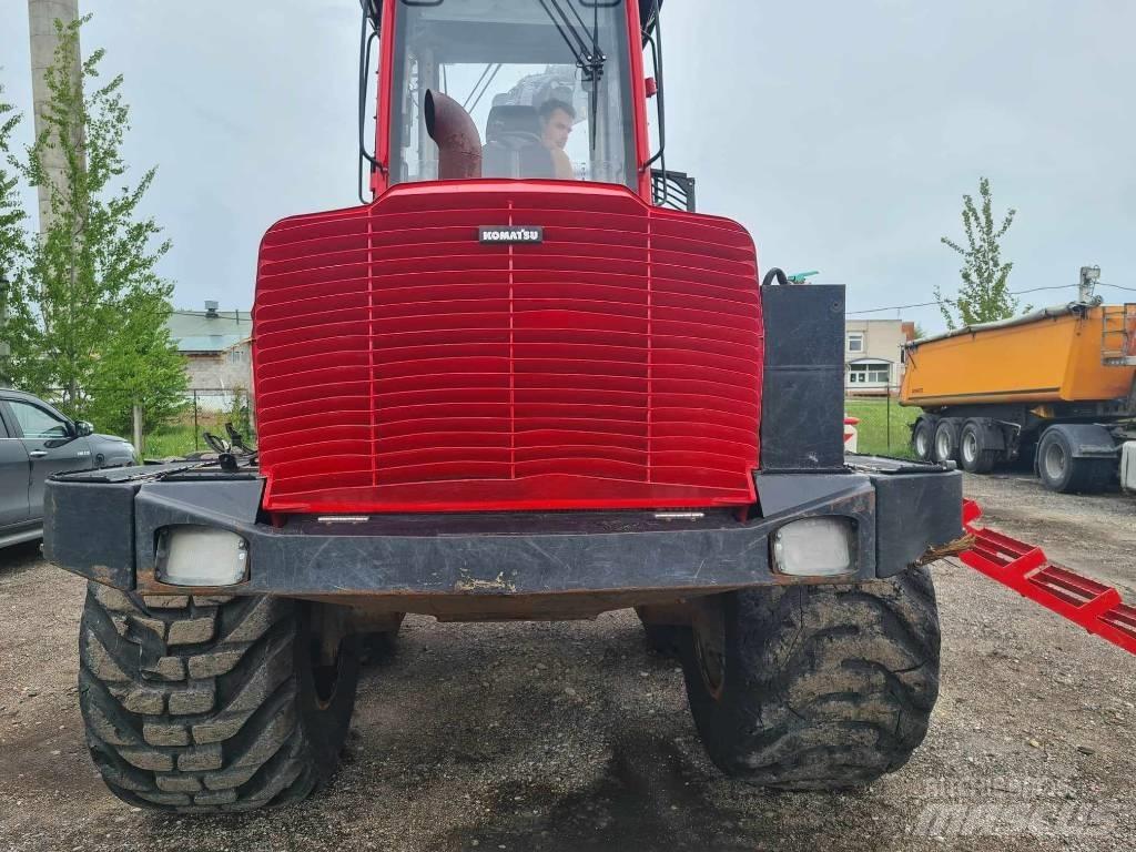 Komatsu 895 Forvarderi