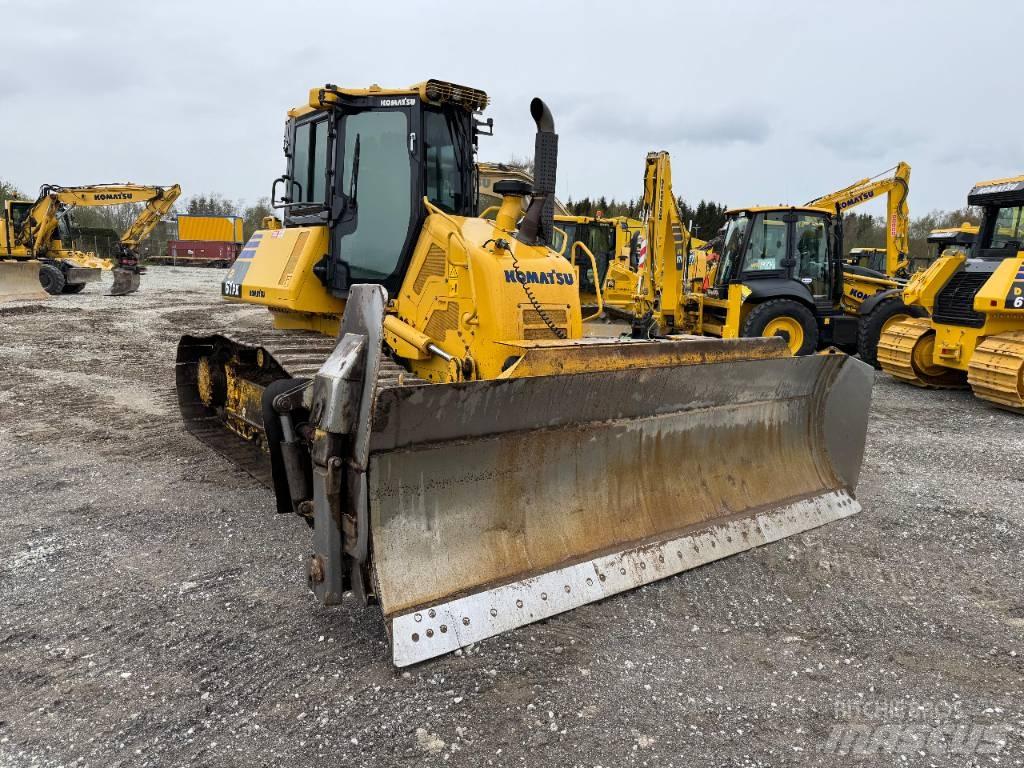 Komatsu D 61 PX-24 Buldožeri guseničari