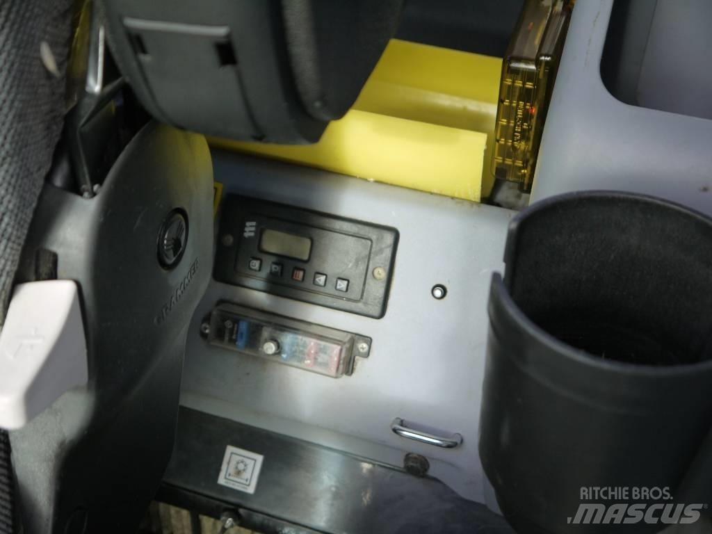 Komatsu PW 160-7E0 Bageri točkaši