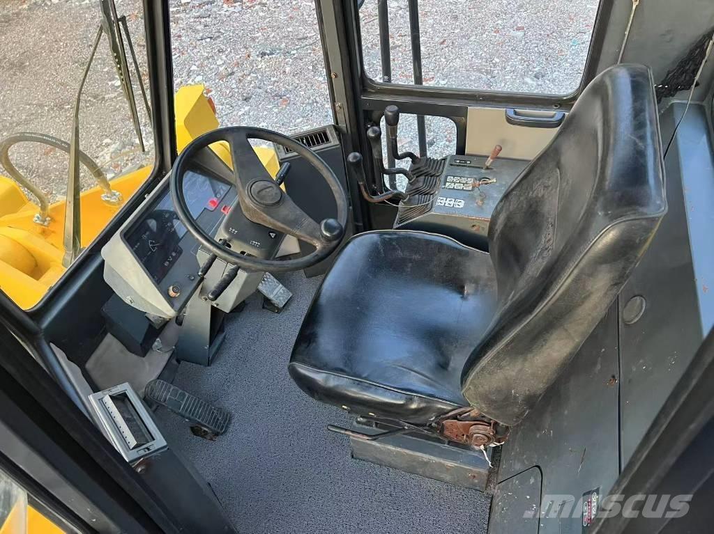 Komatsu WA 320-3 Utovarivači na točkove