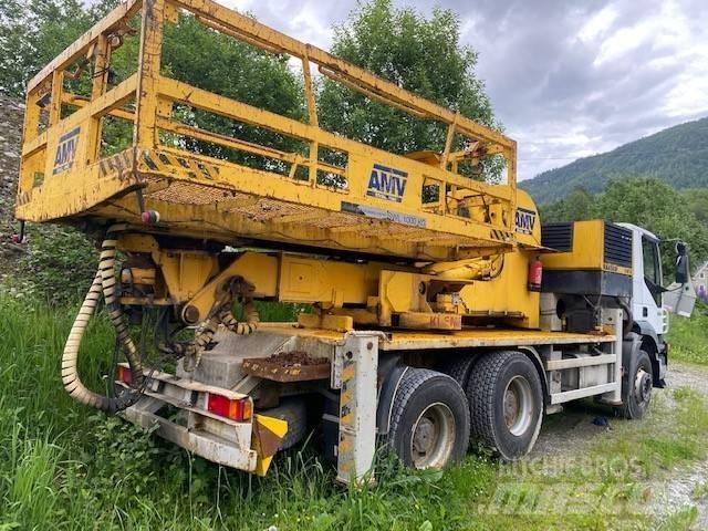 Iveco TRAKKER Kamioni sa kranom